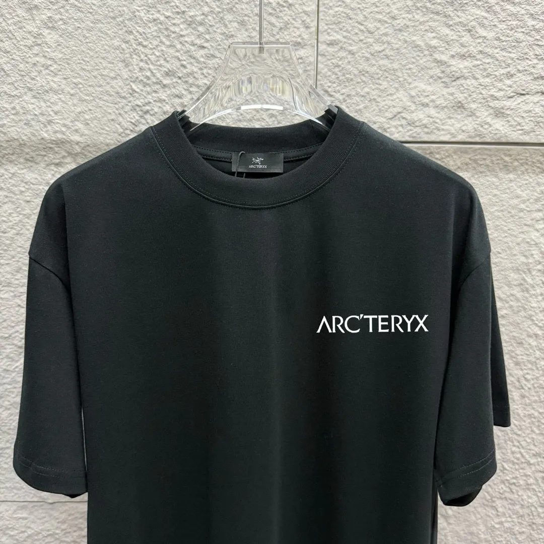 ARC'TERYX* *2025 New Arrival Classic logo T Same Style Size： S （90-130 ） M （120-150 ） L （140-165 ） XL （160-180 ） XXL （180 ） ：Black White